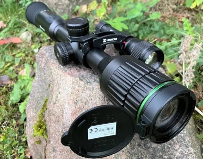 Зображення через HikMicro ALPEX A50TN у режимі нічного бачення