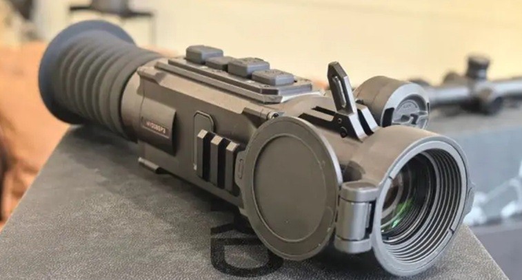 Прицел ночного видения Pard NV008SP3 LRF 70mm, установленный на охотничьем карабине