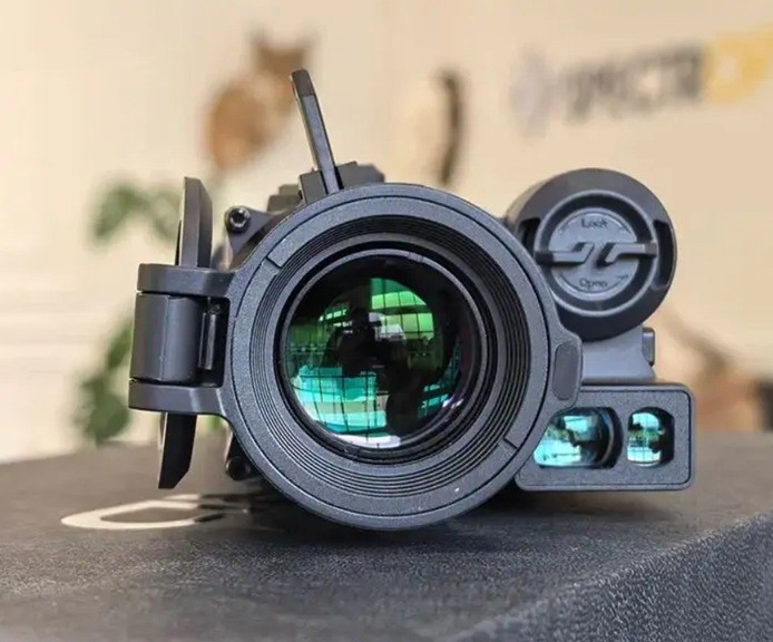 Pard NV008SP3 LRF 70mm с дополнительным инфракрасным подсветчиком на оружии