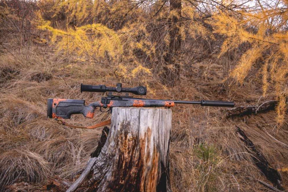 Прицел ночного видения Pard Night Stalker 4K 2.0 70mm, установленный на охотничьей винтовке
