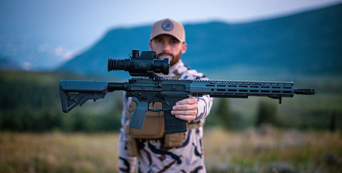 Загальний вигляд тепловізійного прицілу AGM VARMINT V2 LRF 35-384