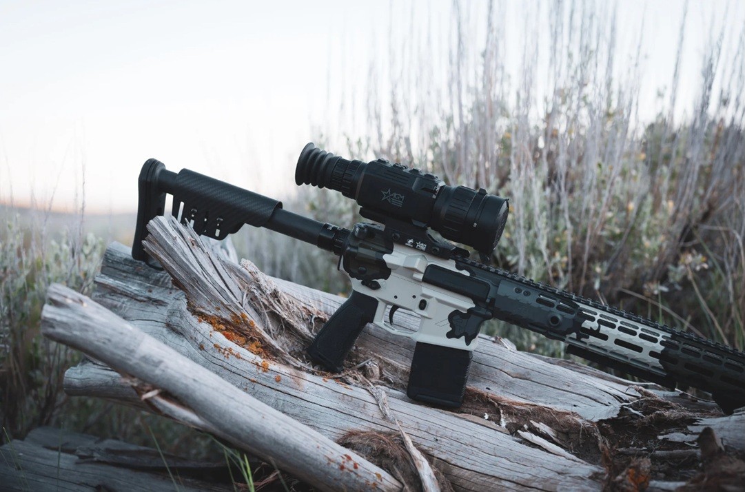 Общий вид тепловизионного прицела AGM VARMINT V2 LRF 35-640