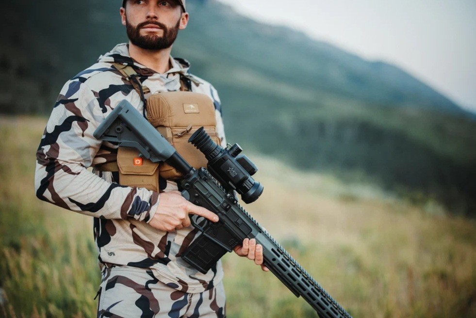 Зовнішній вигляд тепловізійного прицілу AGM VARMINT V2 LRF 50-384