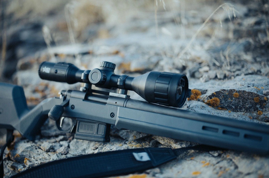 Общий вид тепловизионного прицела AGM Adder V2 LRF 50-640