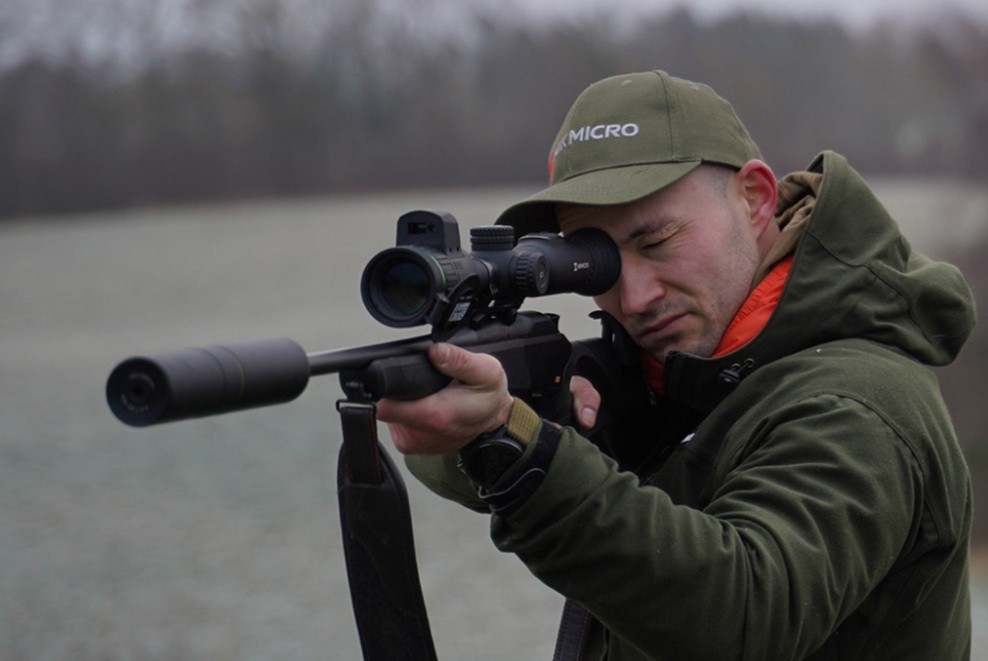 Цифровой прицел HikMicro ALPEX LRF 4K A50EL на оружии