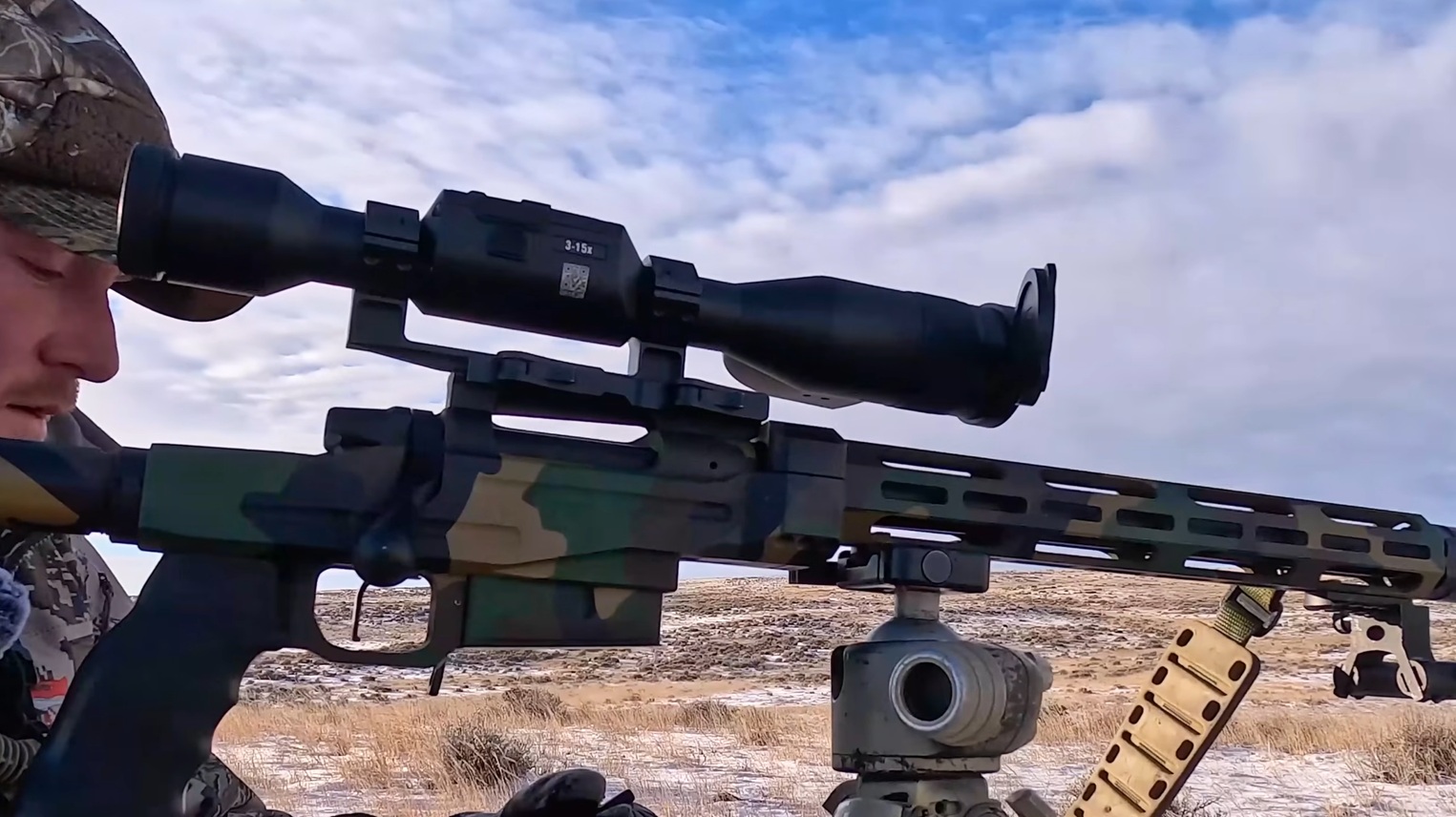 Цифровой прицел ночного видения ATN X-Sight 5 3-15x на оружии