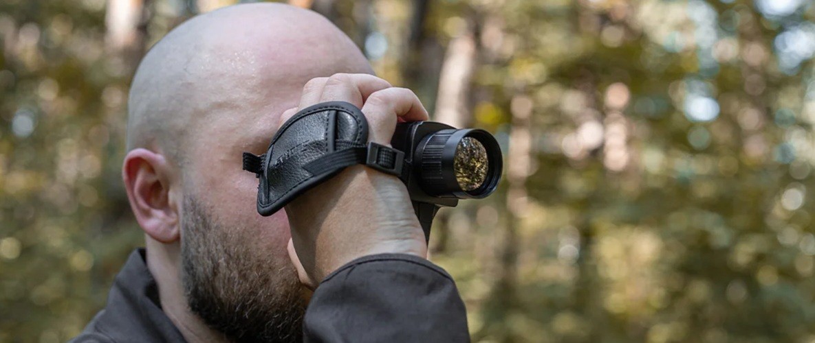 Общий вид тепловизора Sytong XS03-35 LRF